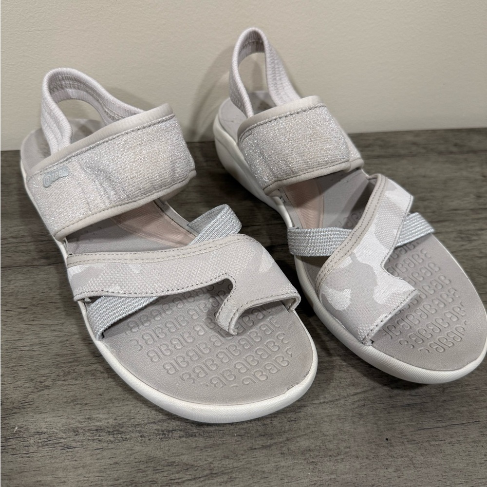 Bzees Call Me women’s slingback sandals flip flops grey textured in size 8